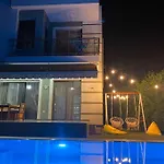 Βίλα With Private Pool