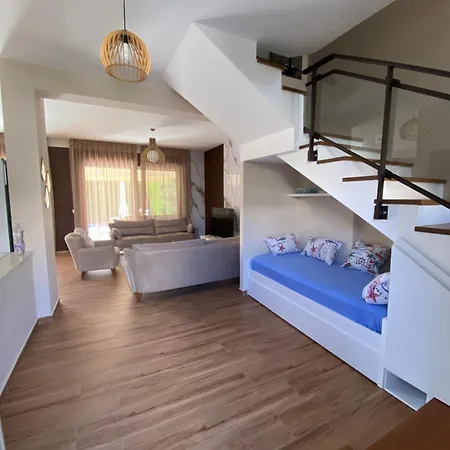 With Private Pool دراس